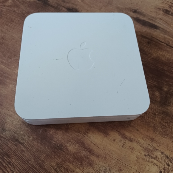 Apple A1408 Airport Extreme Base Station - Picture 4 of 6